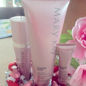 🩷MARY KAY TIME~WISE FOAMING CLEANSER 🩷RETINOL 🩷EYE RENEWAL CREAM 🩷
TODAY ONLY!